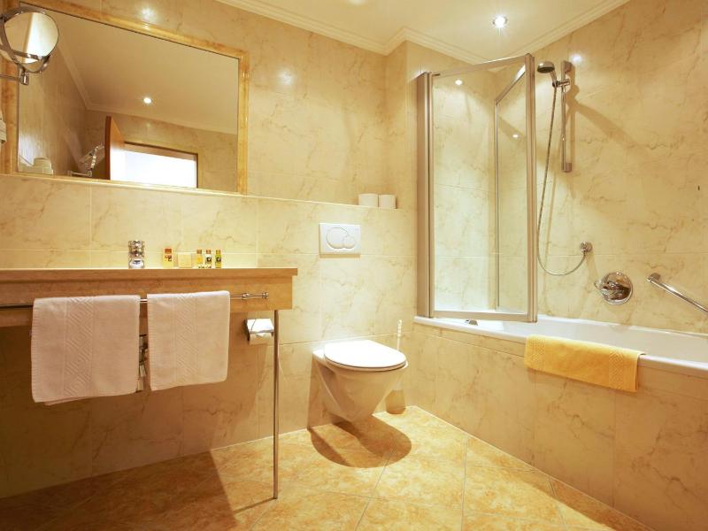 Standard Double Room image 3