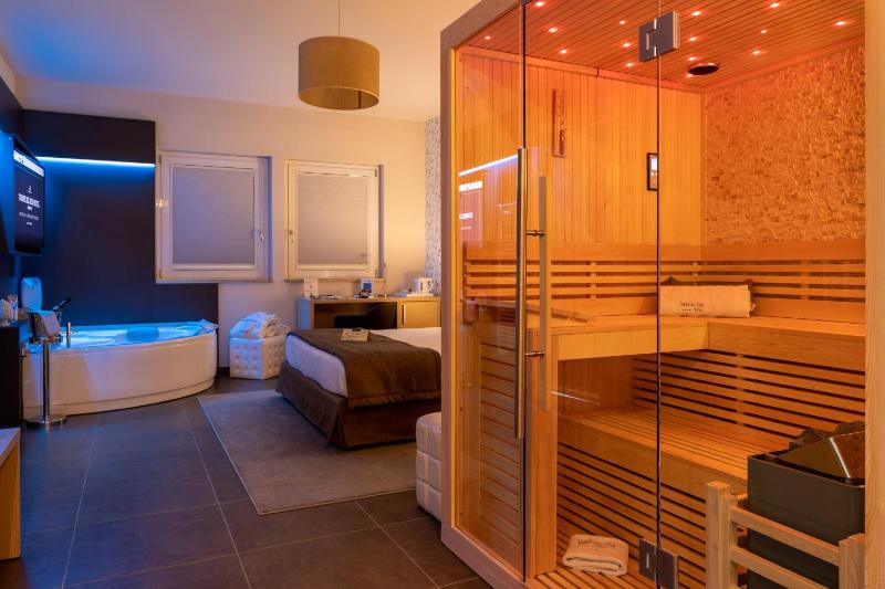 Suite with Sauna image 1
