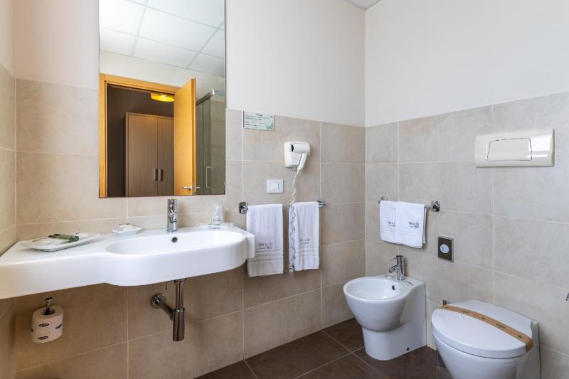 Single Room image 4
