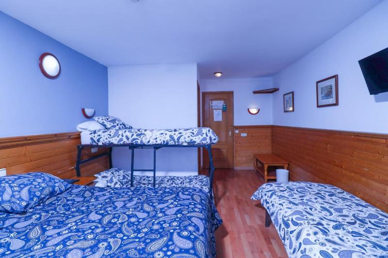 Family Room (3 Adults + 2 Children) image 1