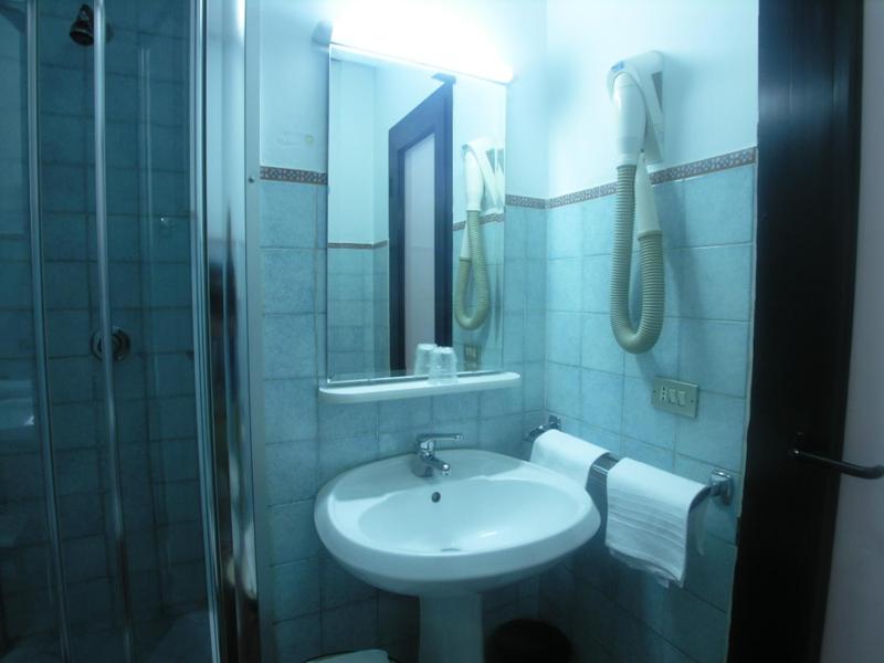 Single Room image 2
