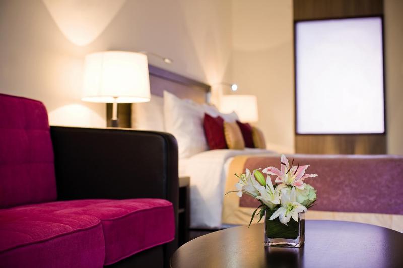 AVANI Superior Room image 3