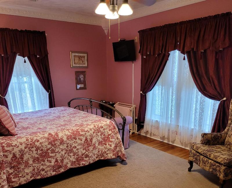 Triple Room with Private Bathroom image 3