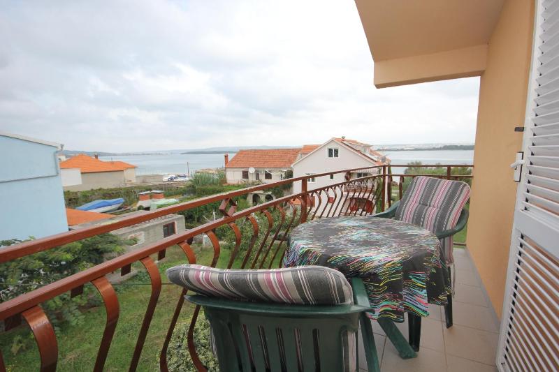Two-Bedroom Apartment with Balcony and Sea View image 4