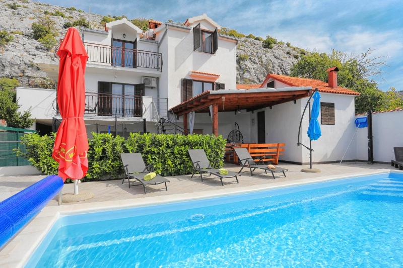 Family friendly house with a swimming pool Gornje Sitno Split - 20009 - image 1