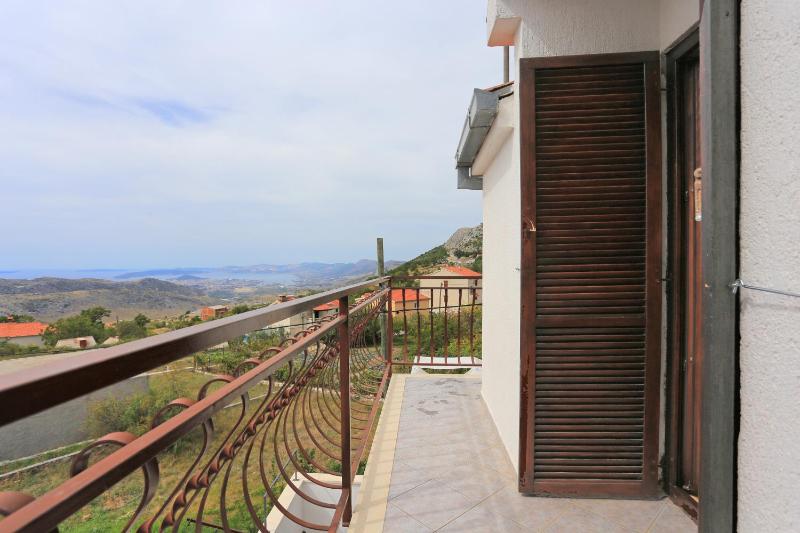 Family friendly house with a swimming pool Gornje Sitno Split - 20009 - image 9