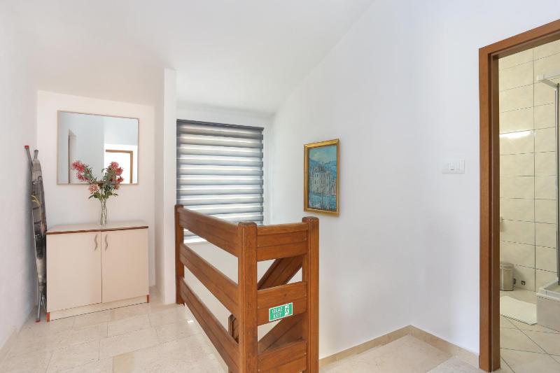 Family friendly house with a swimming pool Gornje Sitno Split - 20009 - image 13