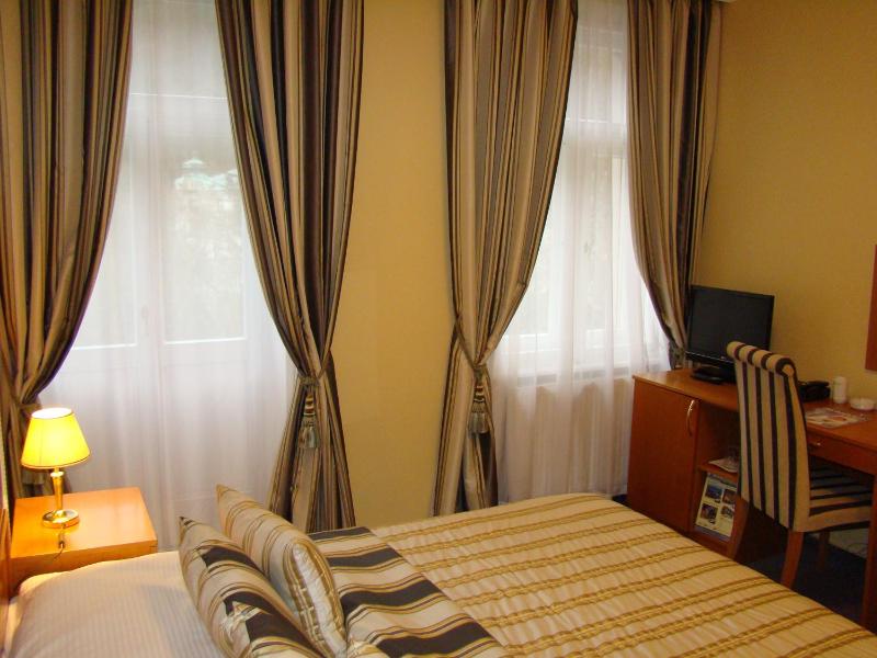 Standard Room image 1