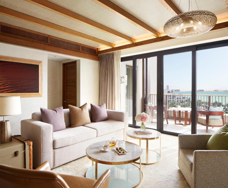Ocean View Suite - with airport transfers, suite benefits and beach club access image 4