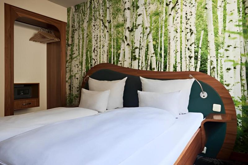 Twin Room image 4