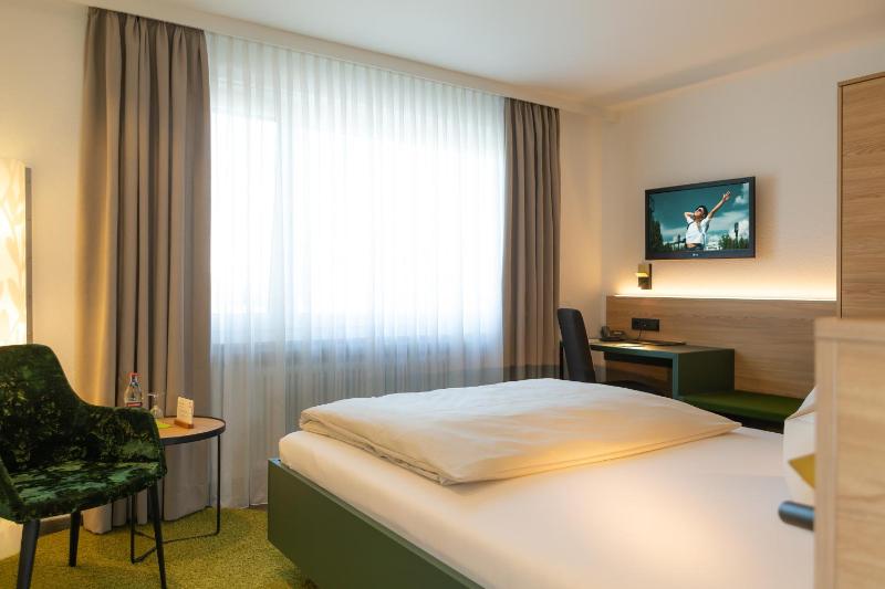 Large Single Room image 4