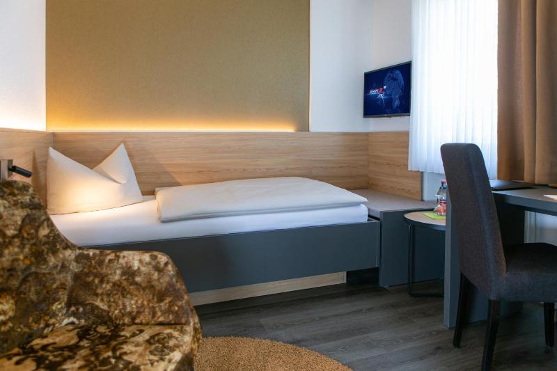 Single Room image 4