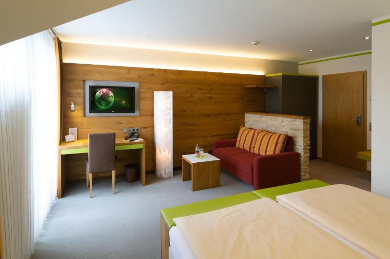 Large Double Room image 4