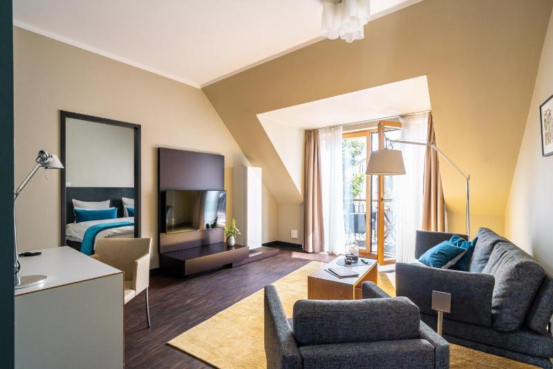 LARGE Apartment image 3