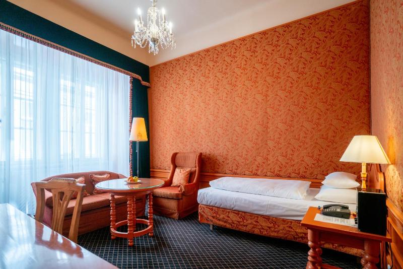 Single Room image 3