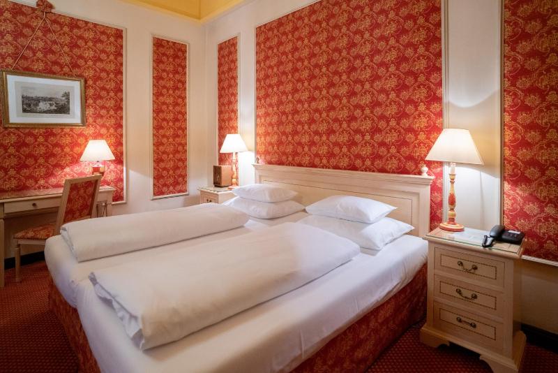 Double Room image 2