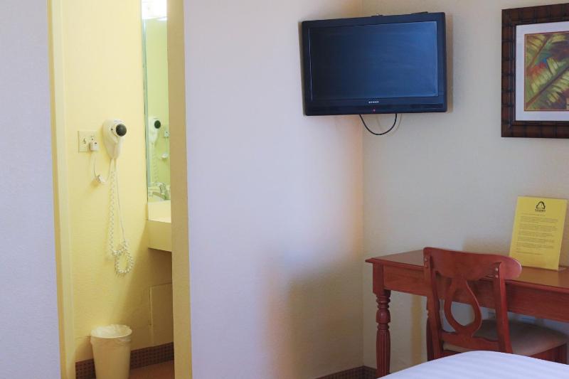 One-Bedroom Suite image 2