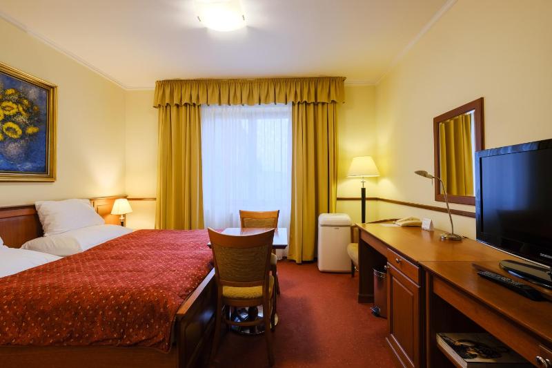 Double Room image 3