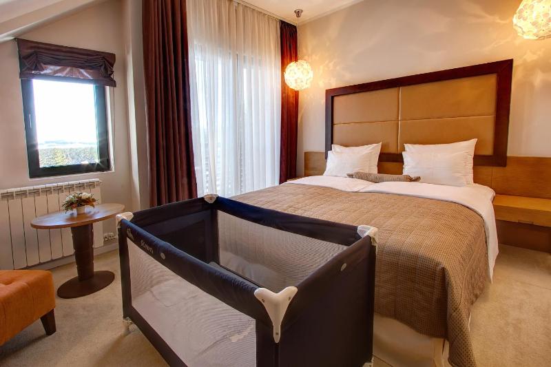 Two-Bedroom Family Suite with Terrace image 4