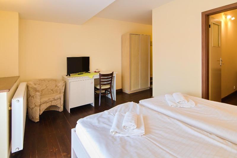 Double or Twin Room with Terrace image 3
