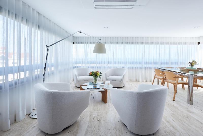Luxury Ocean View Apartment - image 10