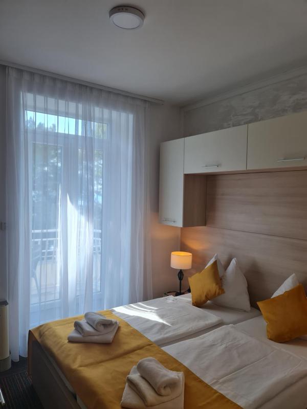 Double Room with Balcony image 4
