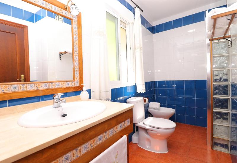 Twin Room image 2