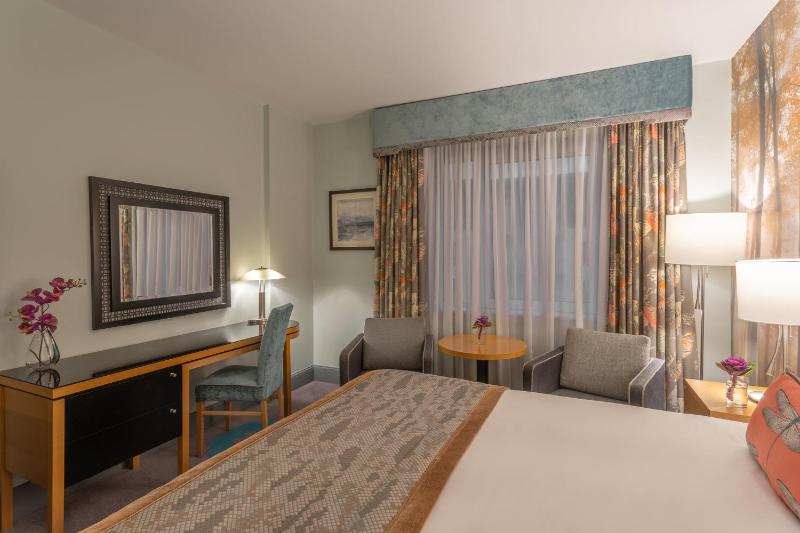 Standard King Room image 4