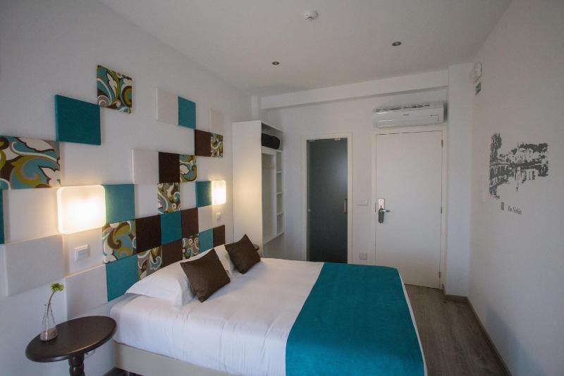 Standard Double or Twin Room image 2