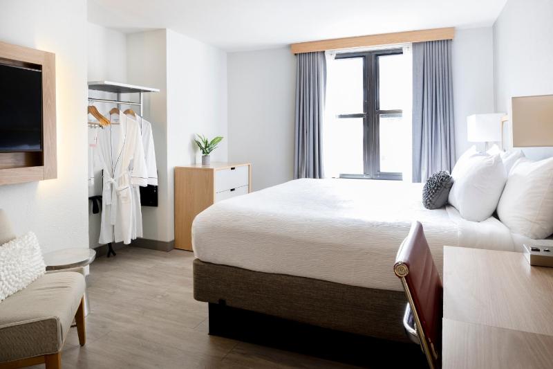 Superior King Room image 1