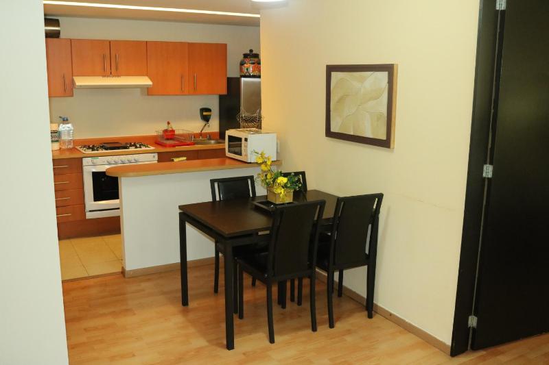 Puerta Alameda Suites México - image 10