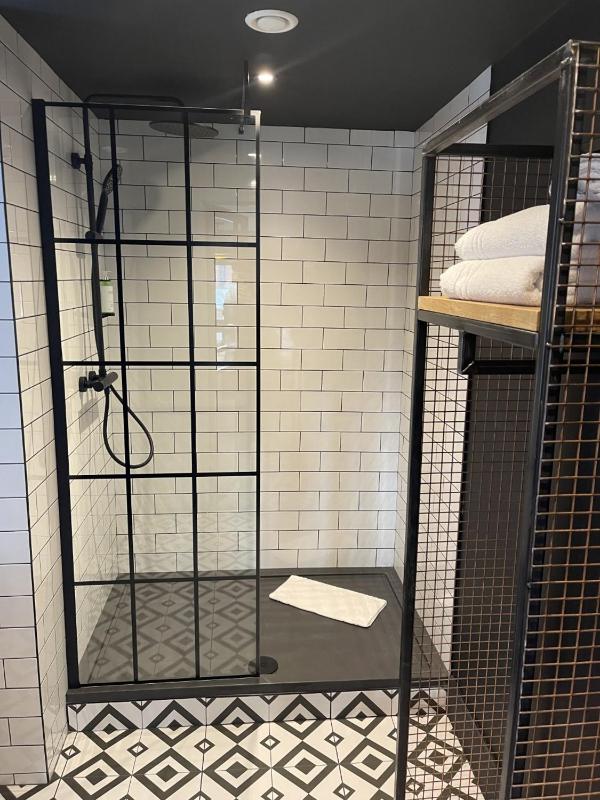 Deluxe Family Room image 4