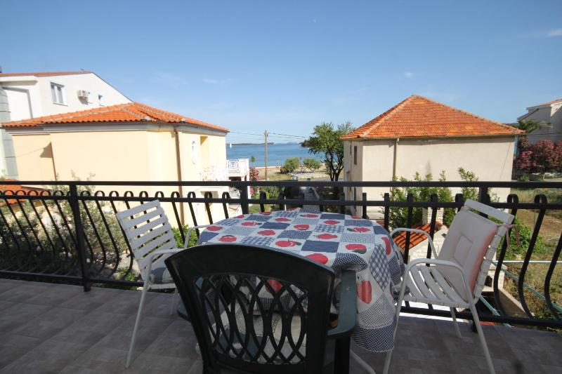 Triple Room with Balcony and Sea View image 3