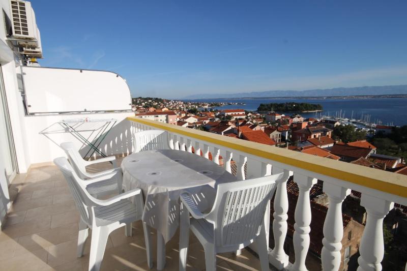 Two-Bedroom Apartment with Terrace and Sea View image 3