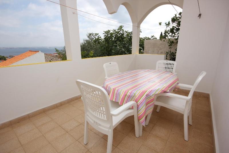 One-Bedroom Apartment with Terrace and Sea View image 3