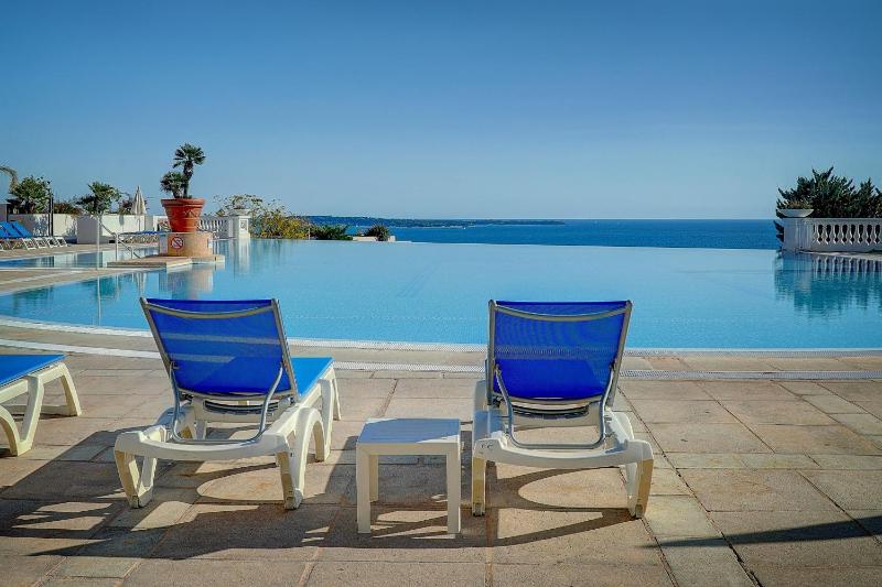 Upstays - Renovated - Sea view - Pool - Patio - image 1