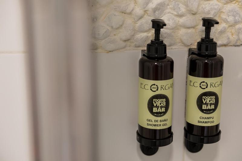 Twin Room with Balcony image 3