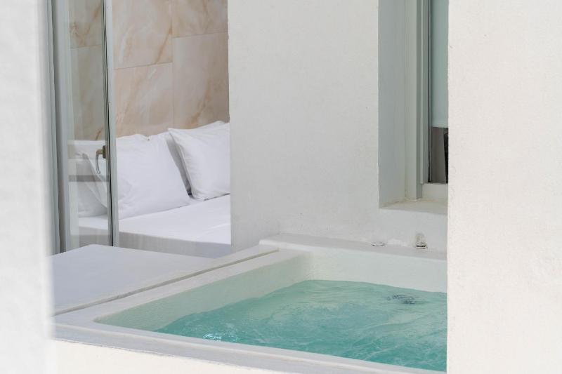 Cycladic Suites & Spa - image 9