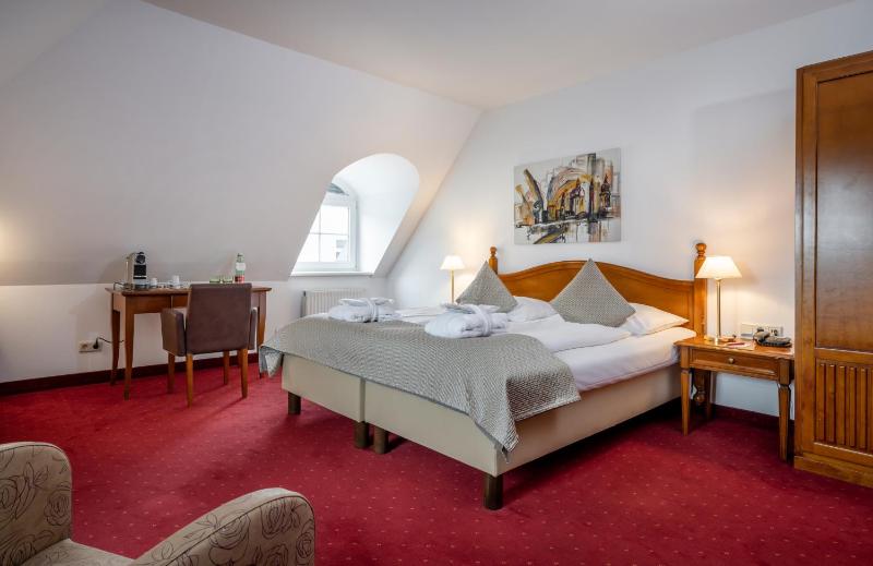 Superior Double Room image 3