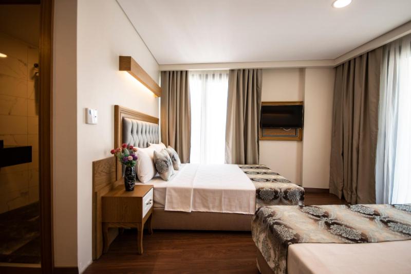 Standard Triple Room image 3