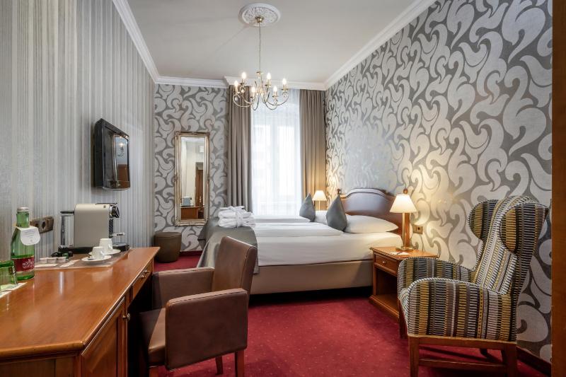 Superior Double Room image 1