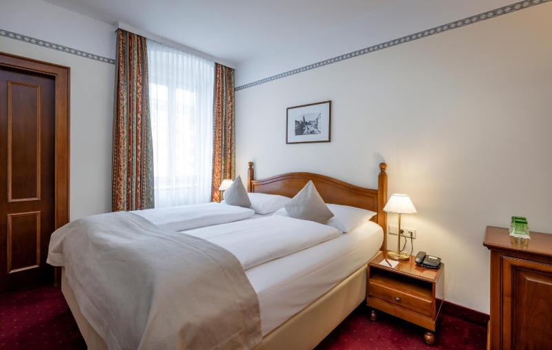 Standard Double Room image 3