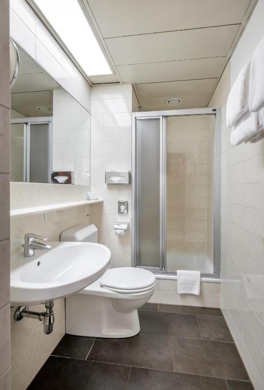Standard Double Room image 4