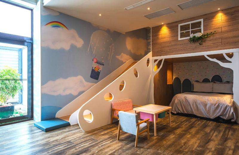 Aquarius Motel - image 17