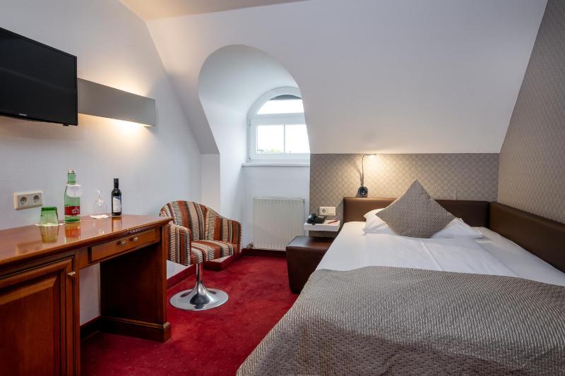 Single Room image 3