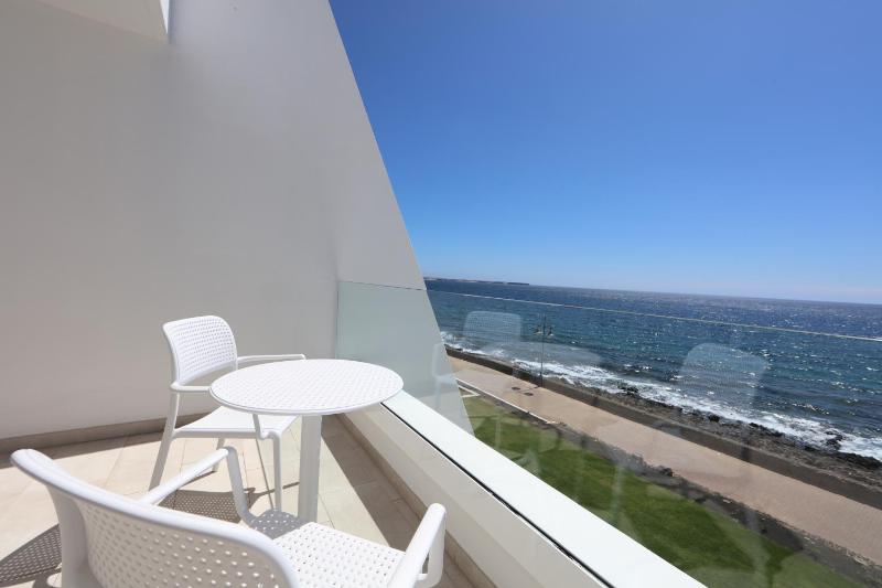 Double Room with Sea View image 3