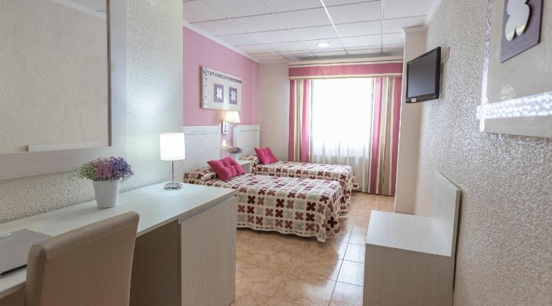 Superior Twin Room image 2