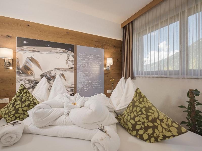 Comfort Three-Bedroom Apartment with Balcony image 1