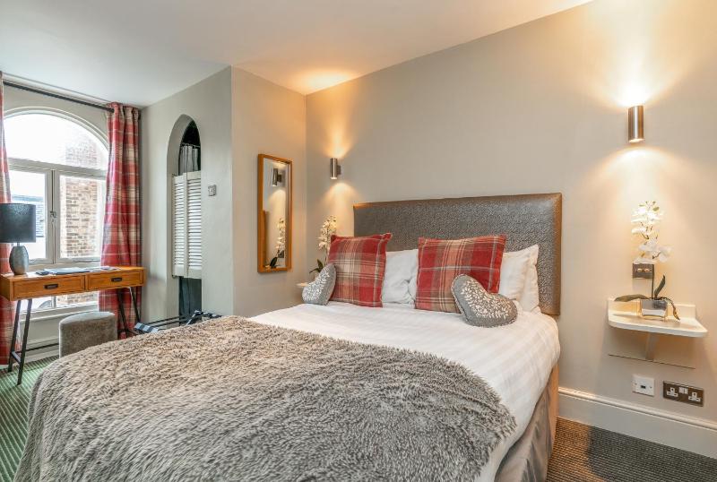 Double Room with Private Bathroom image 1