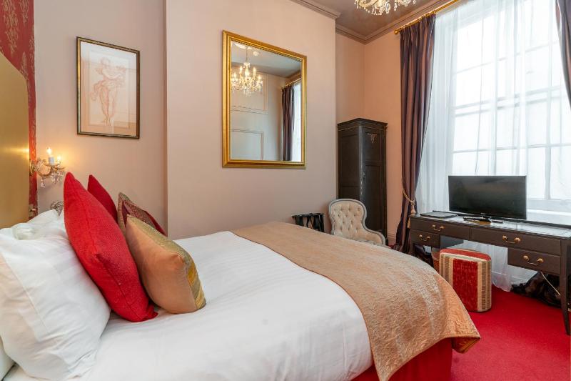 Double Room with Private Bathroom image 3